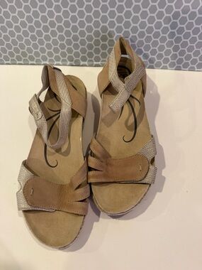 Bro Women's Tan Leather Adjustable Slingback Sandals